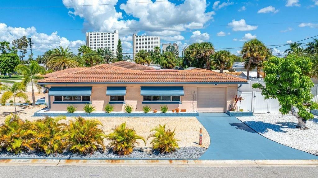 For Sale: $475,000 (2 beds, 2 baths, 1288 Square Feet)