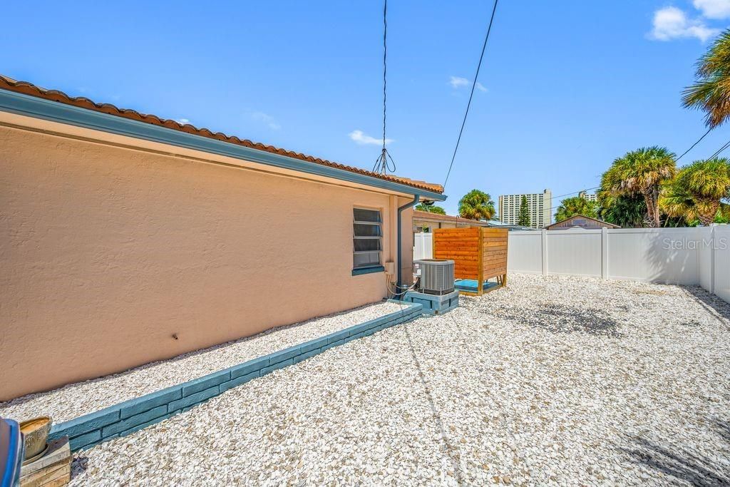For Sale: $475,000 (2 beds, 2 baths, 1288 Square Feet)