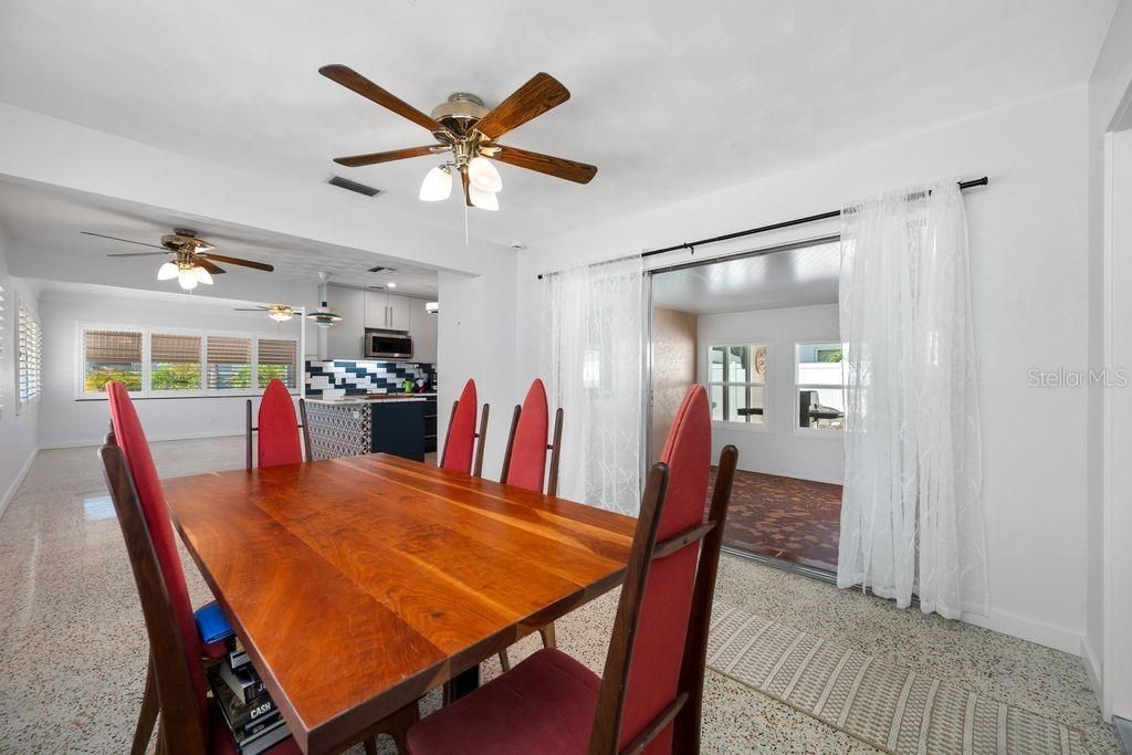 For Sale: $475,000 (2 beds, 2 baths, 1288 Square Feet)