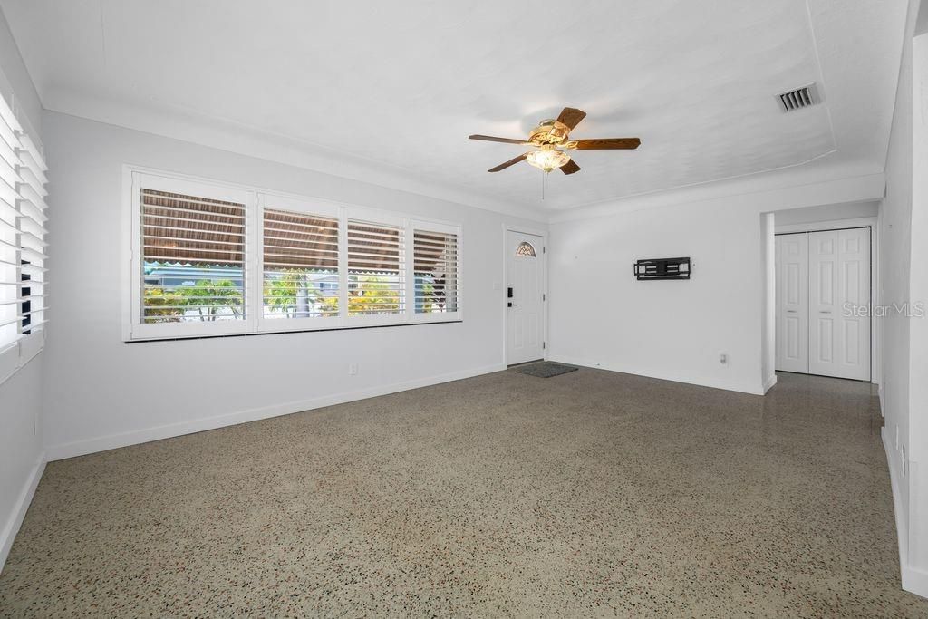 For Sale: $475,000 (2 beds, 2 baths, 1288 Square Feet)