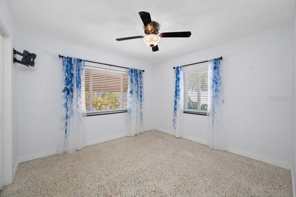 For Sale: $475,000 (2 beds, 2 baths, 1288 Square Feet)