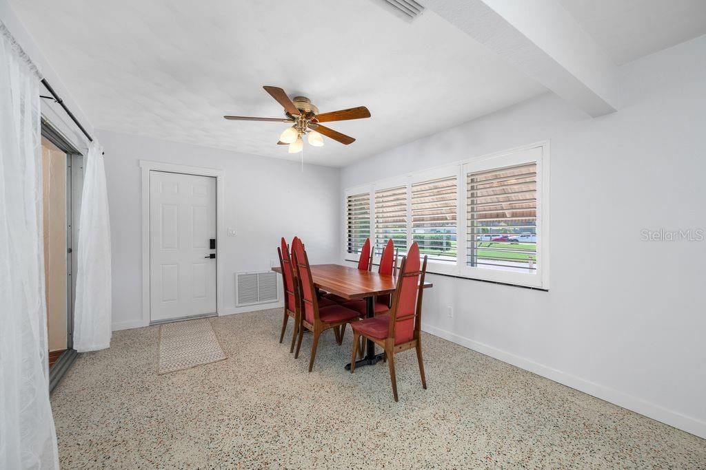 For Sale: $475,000 (2 beds, 2 baths, 1288 Square Feet)