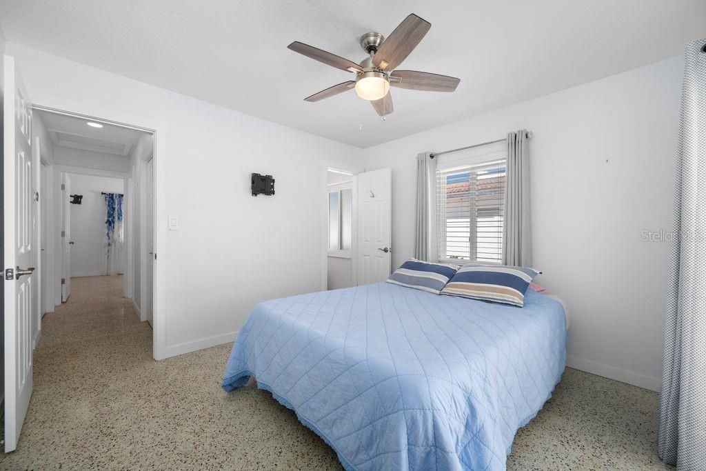 For Sale: $475,000 (2 beds, 2 baths, 1288 Square Feet)