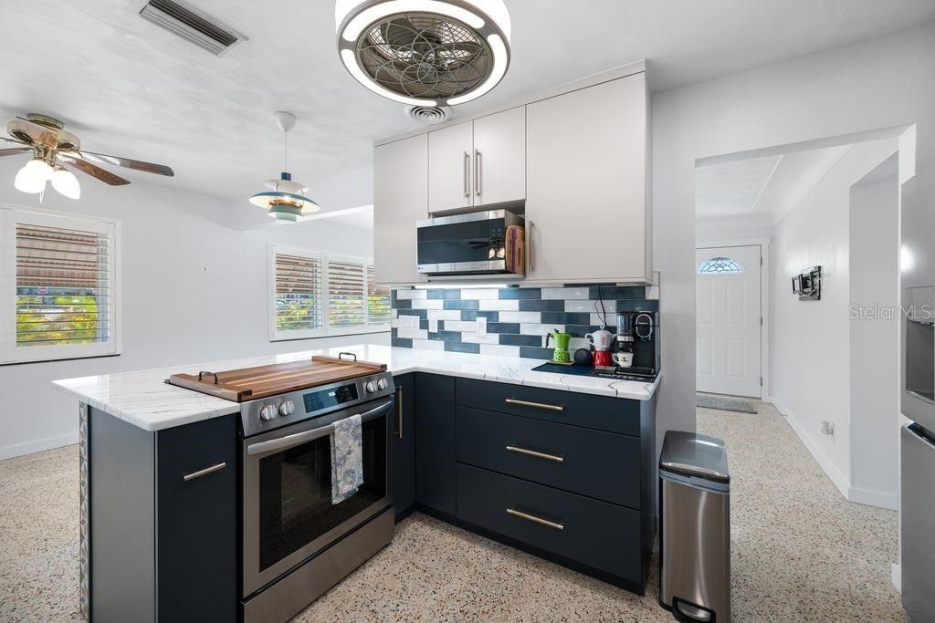 For Sale: $475,000 (2 beds, 2 baths, 1288 Square Feet)