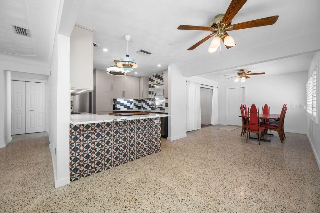 For Sale: $475,000 (2 beds, 2 baths, 1288 Square Feet)
