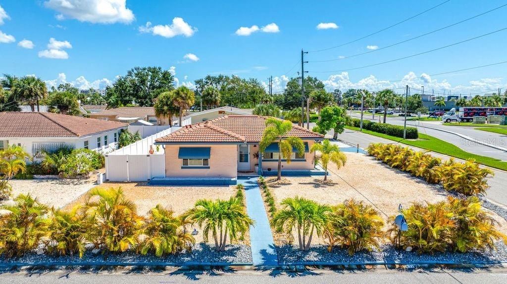 For Sale: $475,000 (2 beds, 2 baths, 1288 Square Feet)