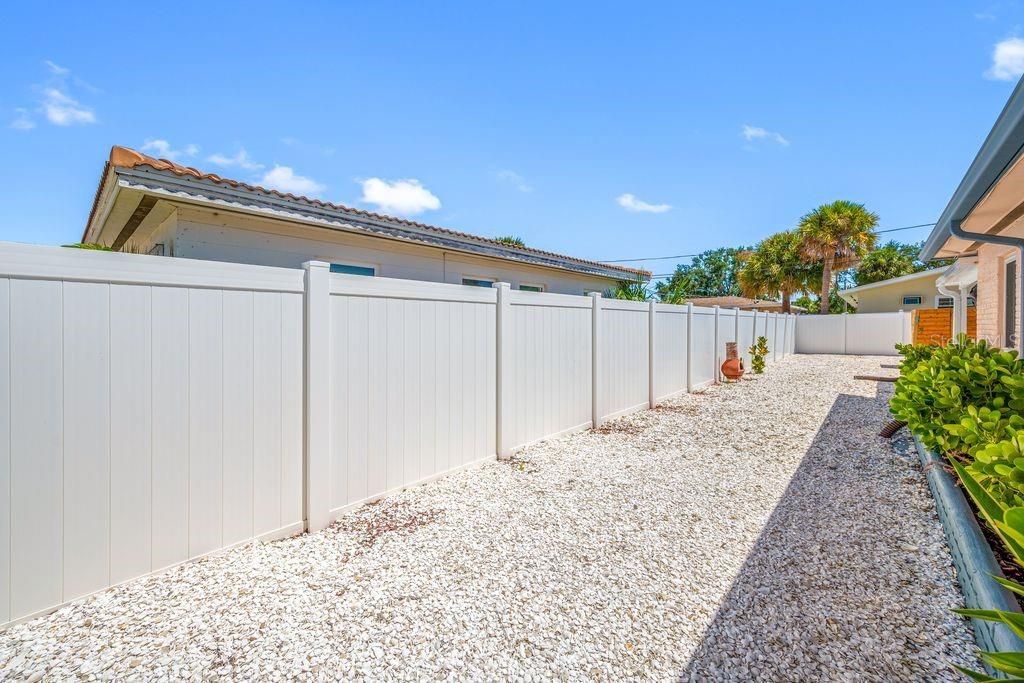For Sale: $475,000 (2 beds, 2 baths, 1288 Square Feet)