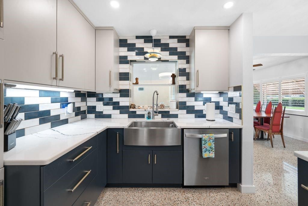 For Sale: $475,000 (2 beds, 2 baths, 1288 Square Feet)
