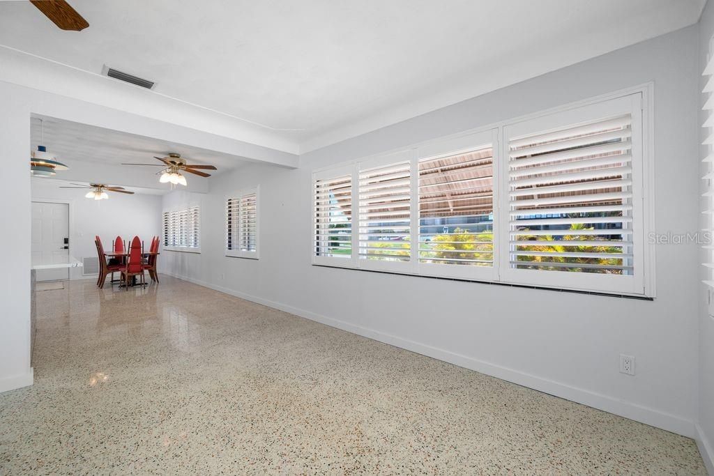 For Sale: $475,000 (2 beds, 2 baths, 1288 Square Feet)