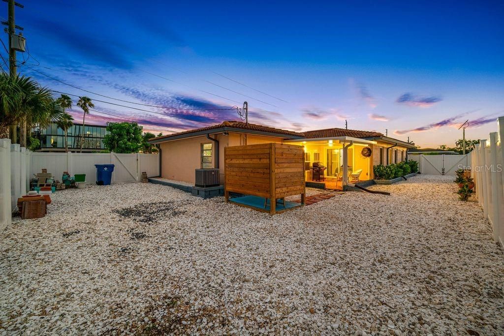 For Sale: $475,000 (2 beds, 2 baths, 1288 Square Feet)