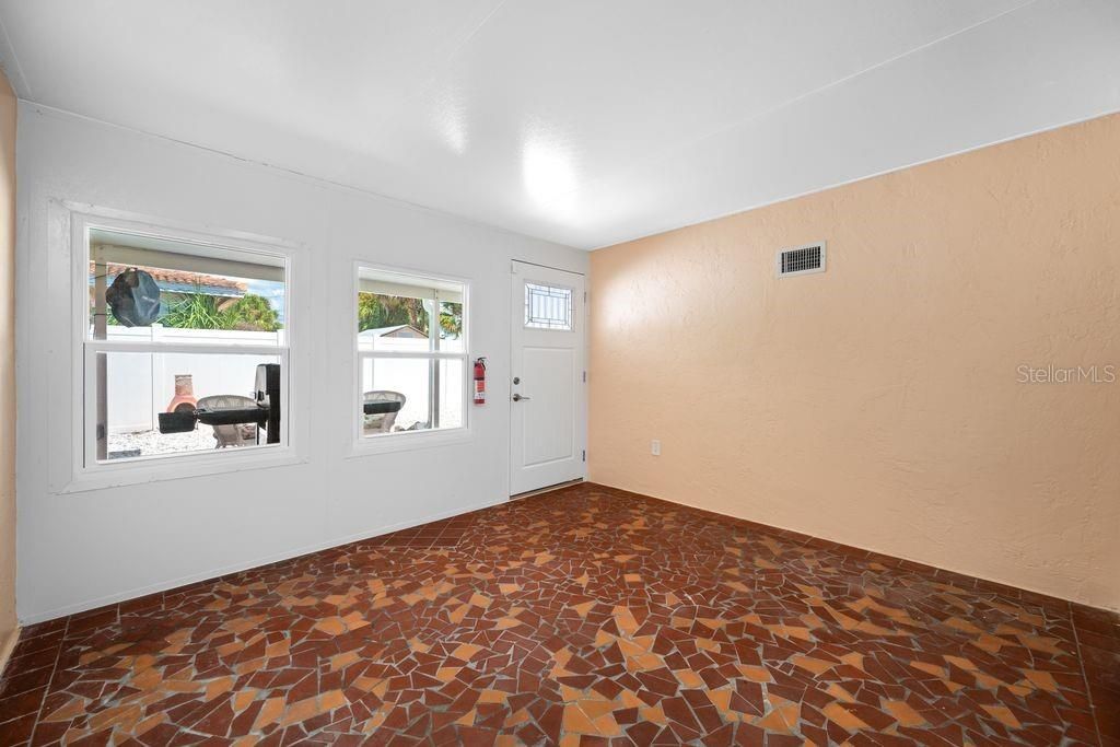 For Sale: $475,000 (2 beds, 2 baths, 1288 Square Feet)