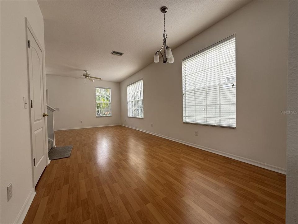 En Venta: $528,800 (3 camas, 2 baños, 1640 Pies cuadrados)