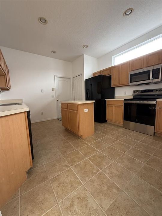 En Venta: $528,800 (3 camas, 2 baños, 1640 Pies cuadrados)