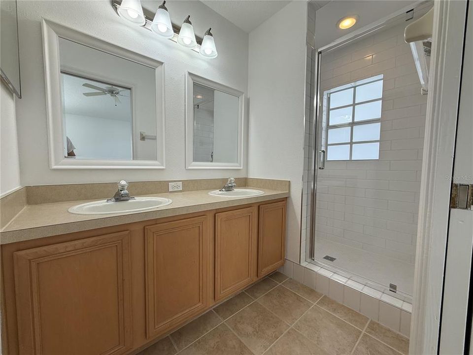 En Venta: $528,800 (3 camas, 2 baños, 1640 Pies cuadrados)