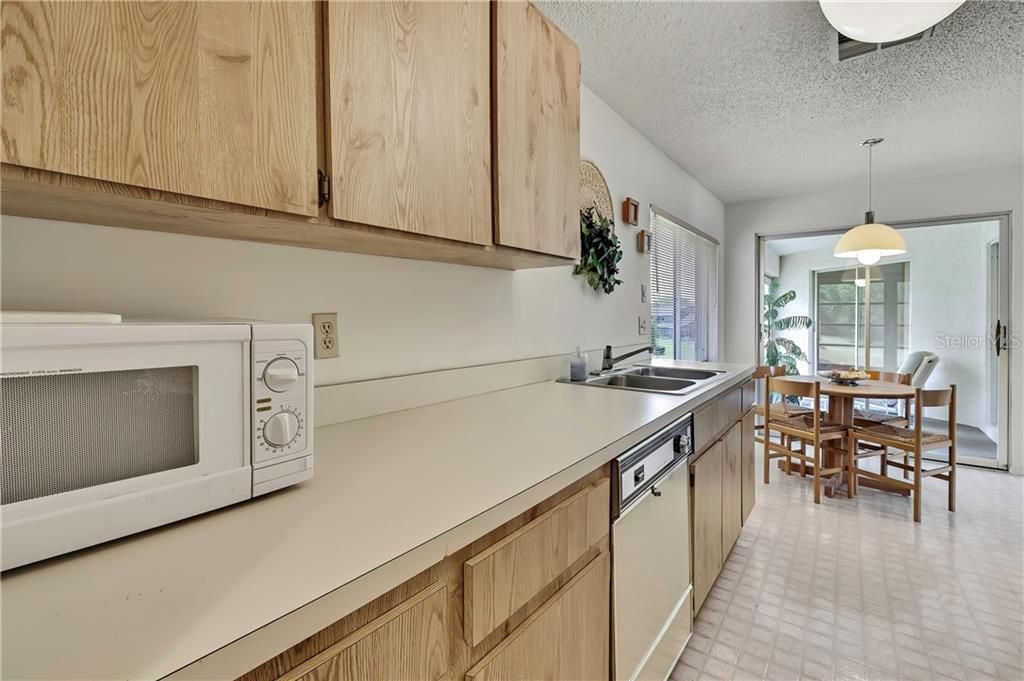 Activo con contrato: $129,500 (2 camas, 2 baños, 1142 Pies cuadrados)