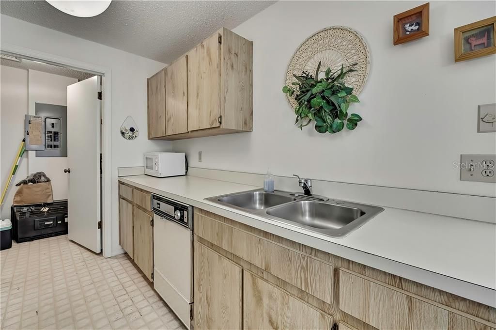 Activo con contrato: $129,500 (2 camas, 2 baños, 1142 Pies cuadrados)
