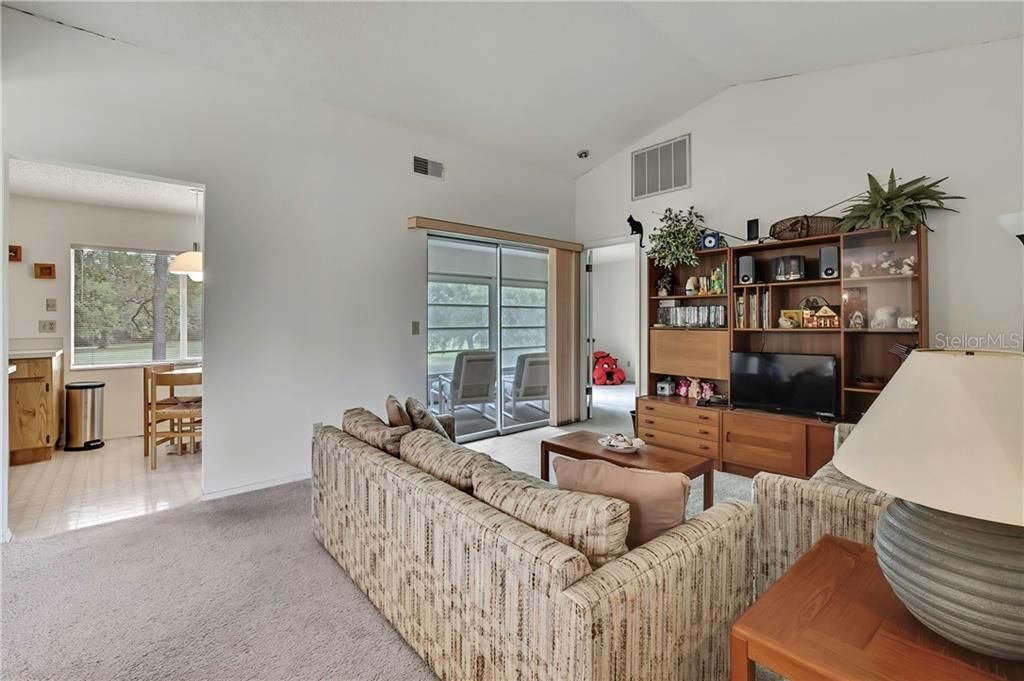 Activo con contrato: $129,500 (2 camas, 2 baños, 1142 Pies cuadrados)