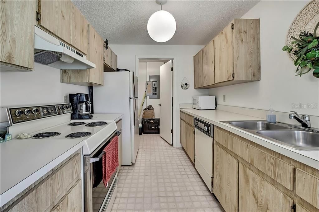 Activo con contrato: $129,500 (2 camas, 2 baños, 1142 Pies cuadrados)