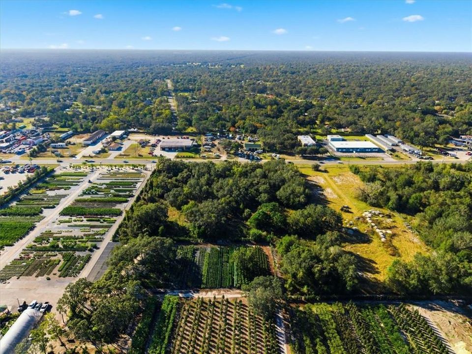 待售: $1,100,000 (5.28 acres)