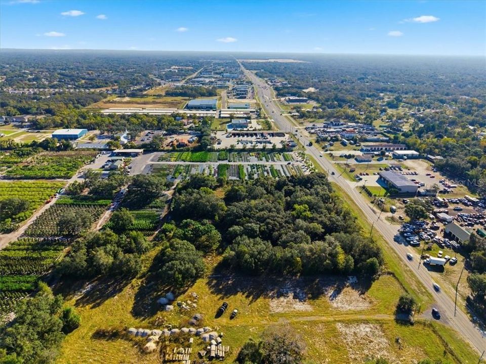 待售: $1,100,000 (5.28 acres)