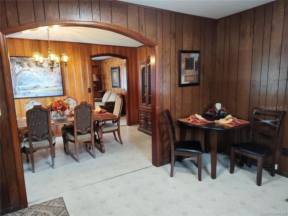 Недавно продано: $299,000 (3 спален, 1 ванн, 1405 Квадратных фут)