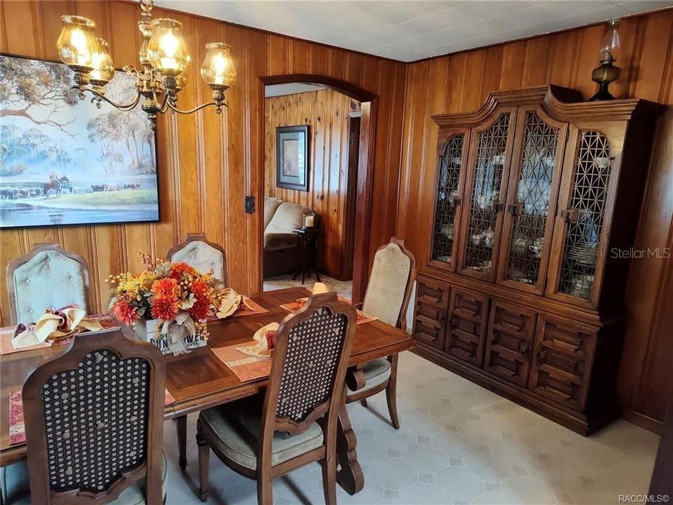 Недавно продано: $299,000 (3 спален, 1 ванн, 1405 Квадратных фут)