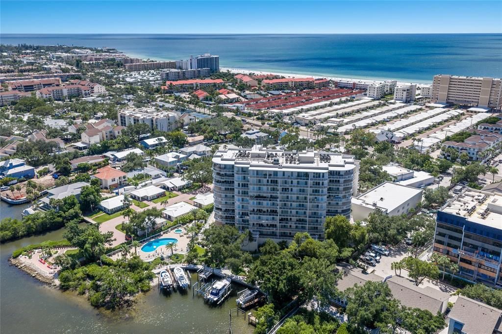 На продажу: $1,600,000 (3 спален, 2 ванн, 2166 Квадратных фут)