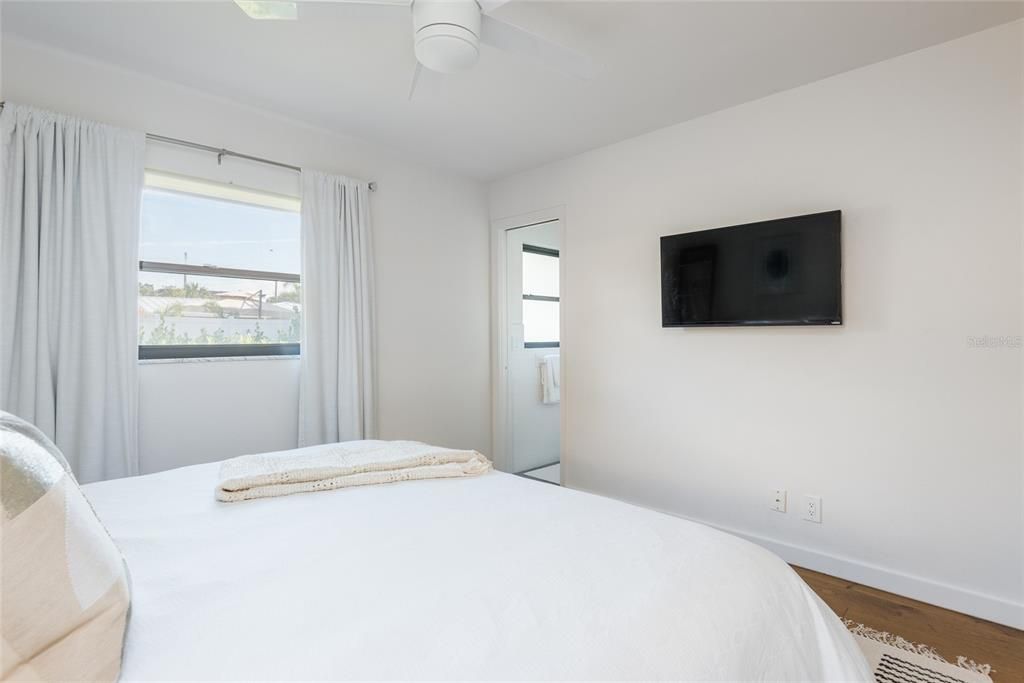 For Rent: $3,750 (3 beds, 2 baths, 1480 Square Feet)