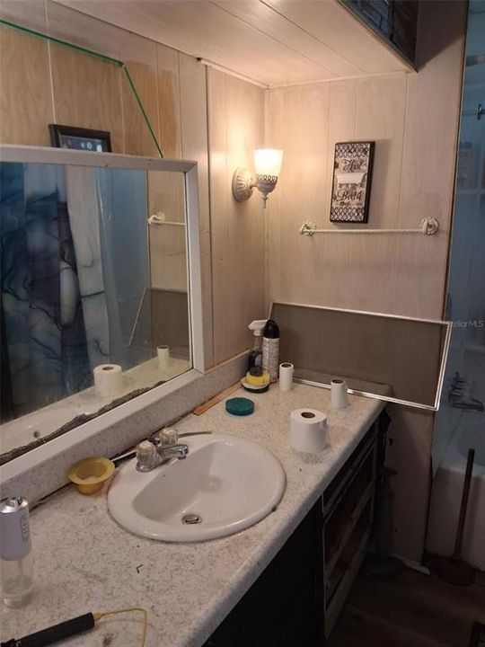 На продажу: $89,900 (2 спален, 2 ванн, 1056 Квадратных фут)