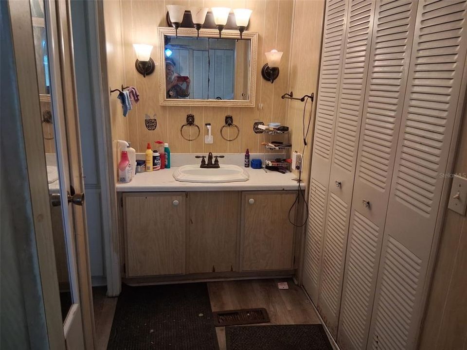 На продажу: $89,900 (2 спален, 2 ванн, 1056 Квадратных фут)
