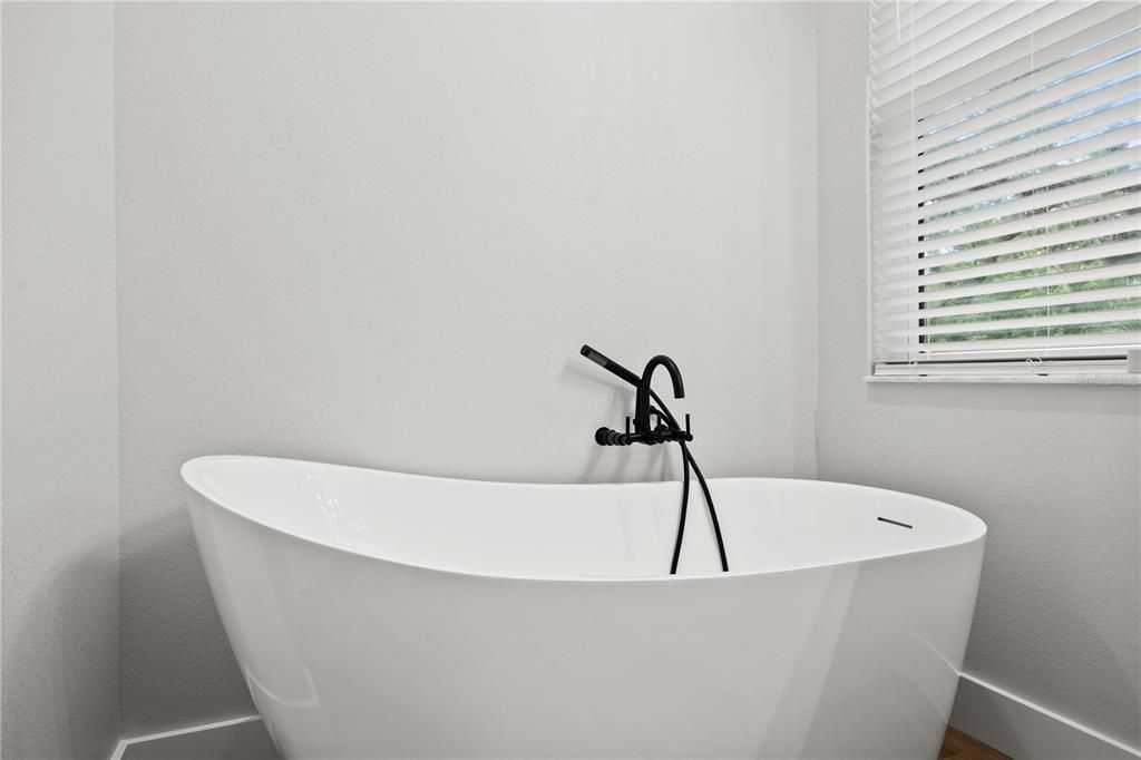 For Sale: $1,150,000 (3 beds, 2 baths, 2056 Square Feet)