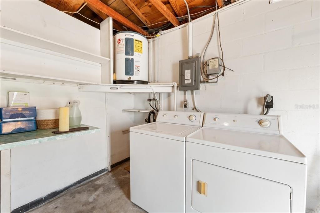 На продажу: $215,000 (2 спален, 1 ванн, 848 Квадратных фут)