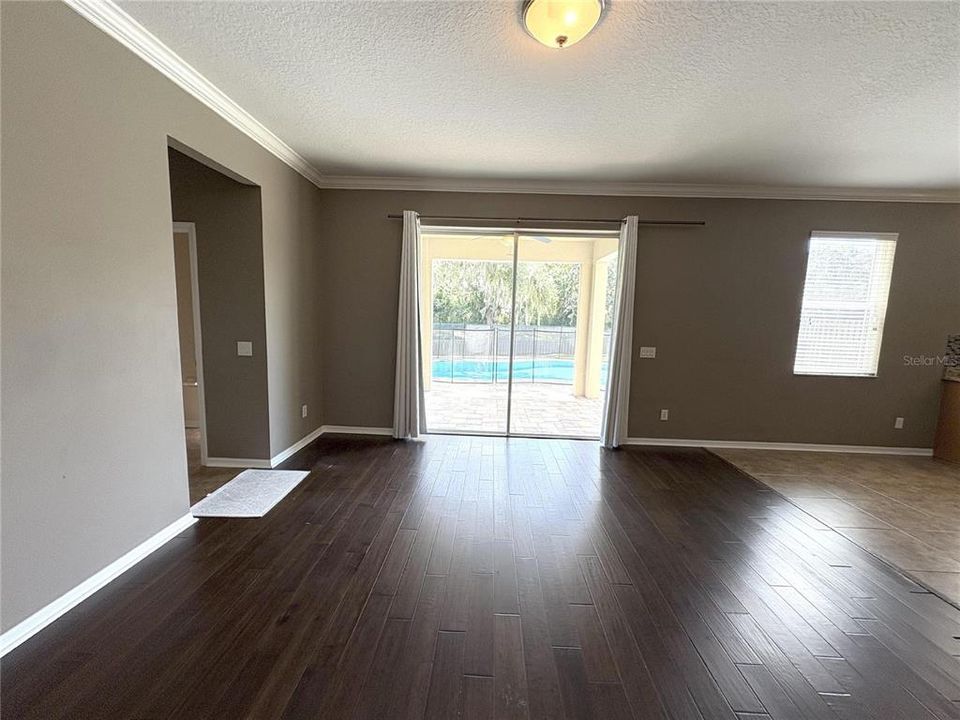 For Rent: $3,000 (5 beds, 2 baths, 2560 Square Feet)
