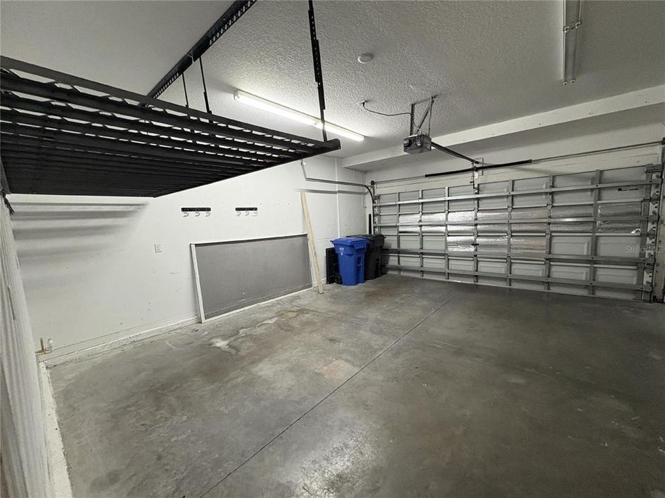 For Rent: $3,000 (5 beds, 2 baths, 2560 Square Feet)