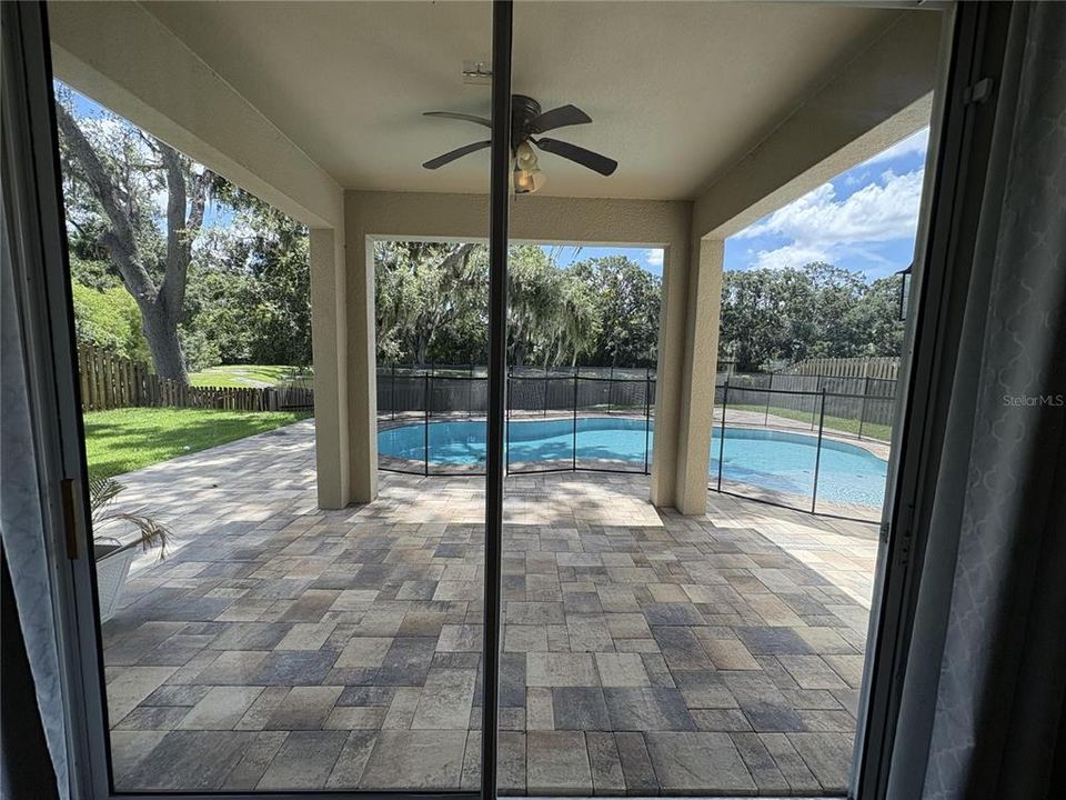 For Rent: $3,000 (5 beds, 2 baths, 2560 Square Feet)