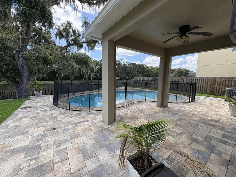 For Rent: $3,000 (5 beds, 2 baths, 2560 Square Feet)