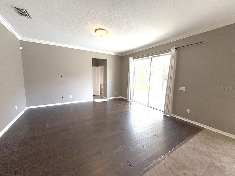 For Rent: $3,000 (5 beds, 2 baths, 2560 Square Feet)