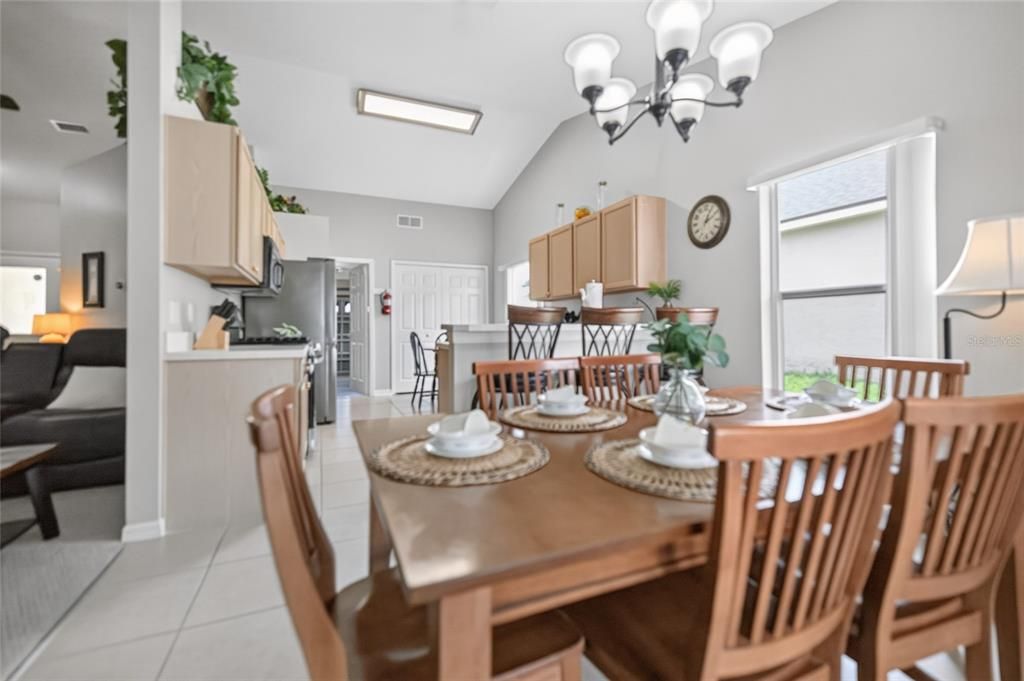 For Sale: $400,000 (4 beds, 2 baths, 1601 Square Feet)