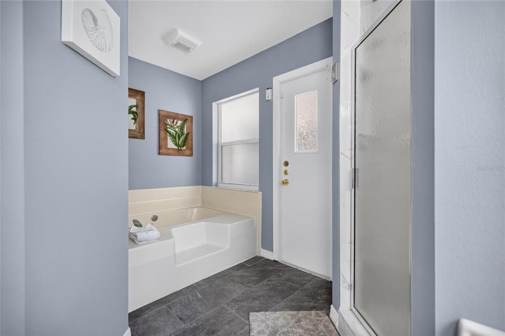 For Sale: $400,000 (4 beds, 2 baths, 1601 Square Feet)