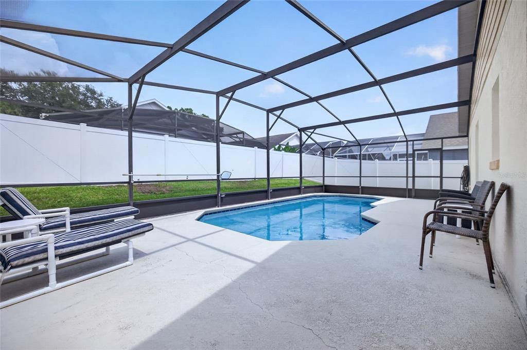 For Sale: $400,000 (4 beds, 2 baths, 1601 Square Feet)
