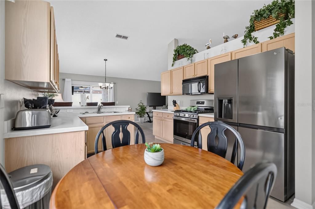 For Sale: $400,000 (4 beds, 2 baths, 1601 Square Feet)