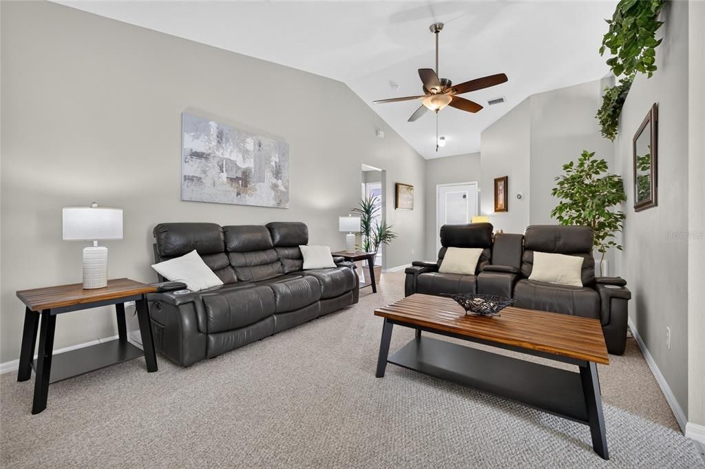 For Sale: $400,000 (4 beds, 2 baths, 1601 Square Feet)