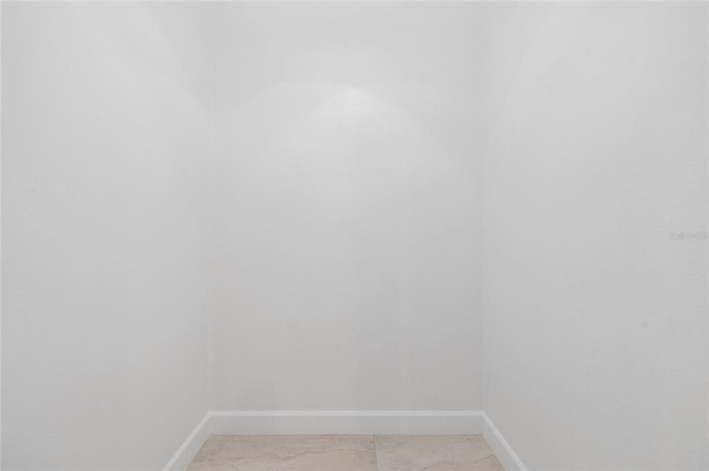 En Venta: $1,025,000 (4 camas, 2 baños, 2814 Pies cuadrados)