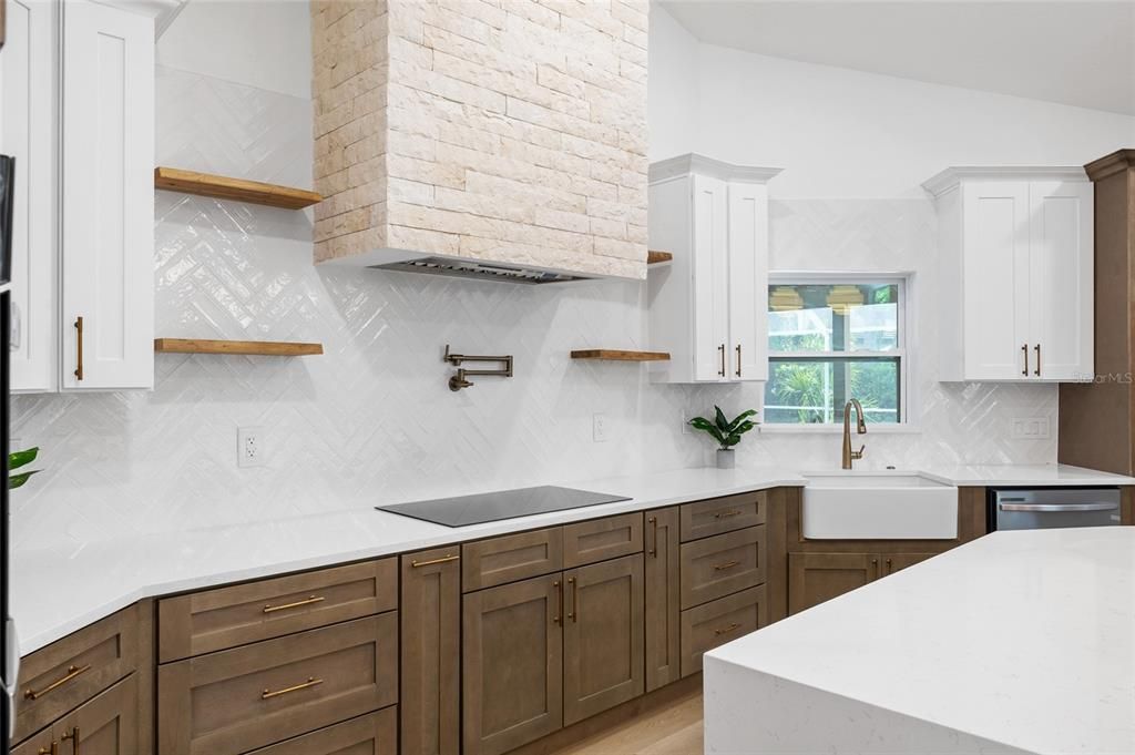 En Venta: $1,025,000 (4 camas, 2 baños, 2814 Pies cuadrados)