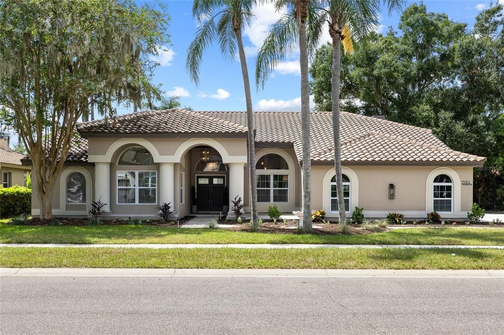 En Venta: $1,025,000 (4 camas, 2 baños, 2814 Pies cuadrados)