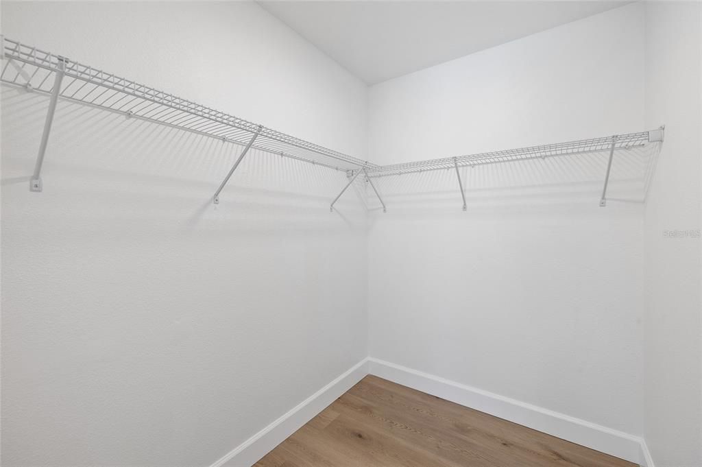 En Venta: $1,025,000 (4 camas, 2 baños, 2814 Pies cuadrados)