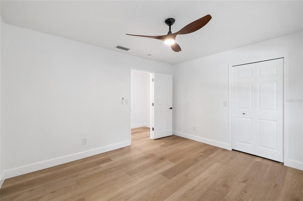 En Venta: $1,025,000 (4 camas, 2 baños, 2814 Pies cuadrados)