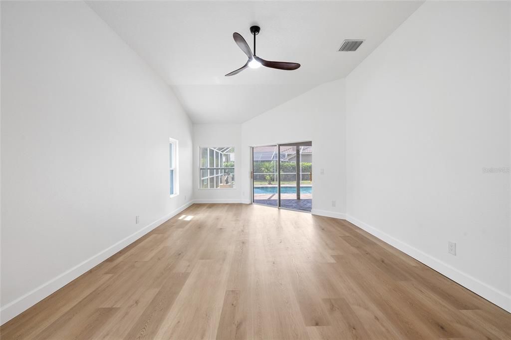 En Venta: $1,025,000 (4 camas, 2 baños, 2814 Pies cuadrados)