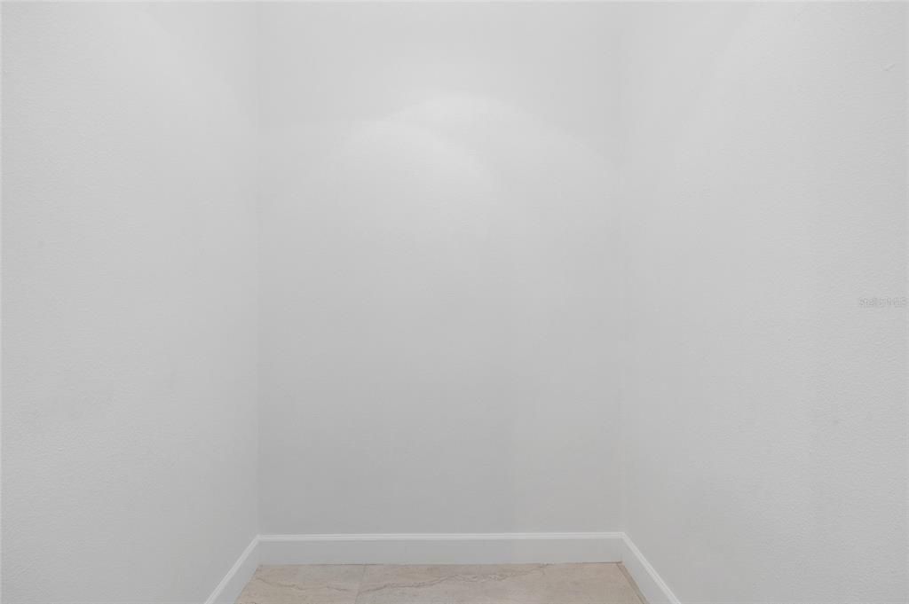 En Venta: $1,025,000 (4 camas, 2 baños, 2814 Pies cuadrados)
