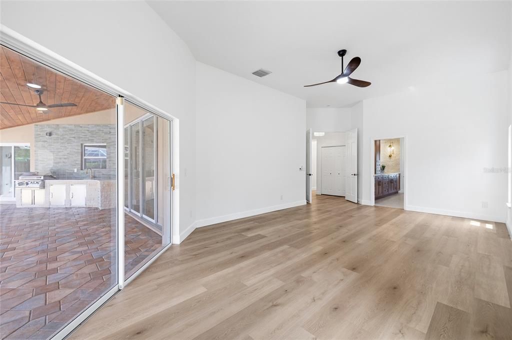 En Venta: $1,025,000 (4 camas, 2 baños, 2814 Pies cuadrados)